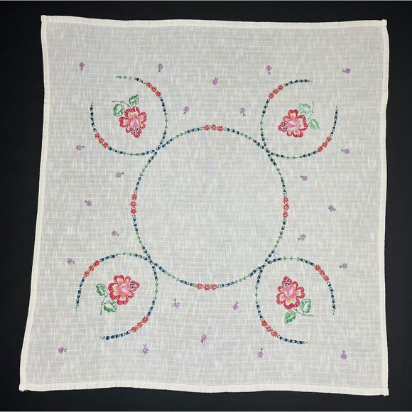 VTG White Linen Kitchen Tablecloth Hand Embroidered Red Roses Square 32.5 x 34.5 - Picture 1 of 12